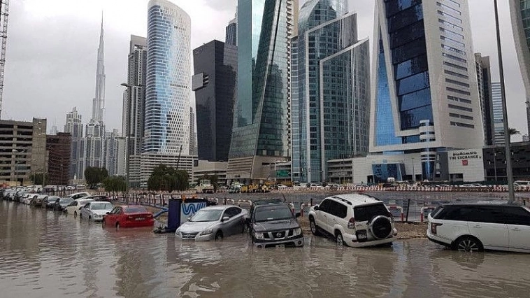 Народ а как так получилось что Дубай затопило?