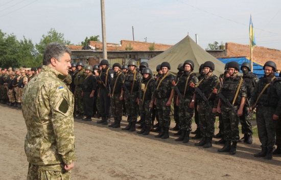 Порошенко остановил перемирие на юго-востоке Украины и готовится к наступлению.