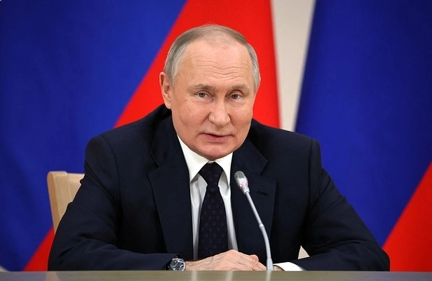 Прямая линия с Президентом РФ В. Путиным началась! Что полезного он скажет?